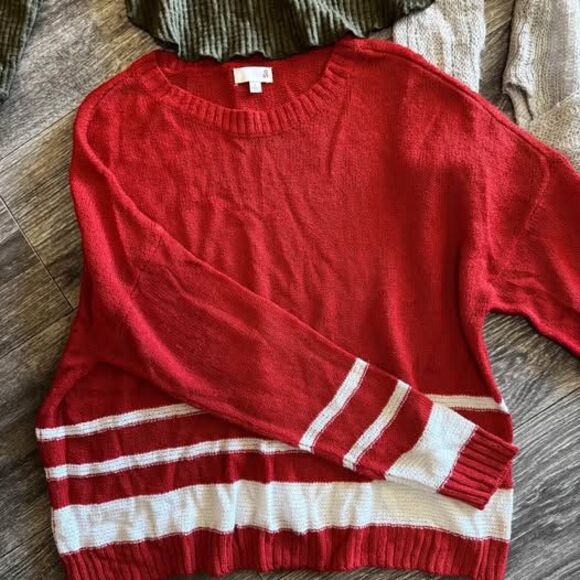 3 Sweaters Size medium/large - Picture 2 of 4